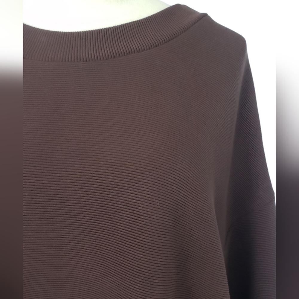 Varley Mae Sweatshirt with Gold Accent - Picture 15 of 15